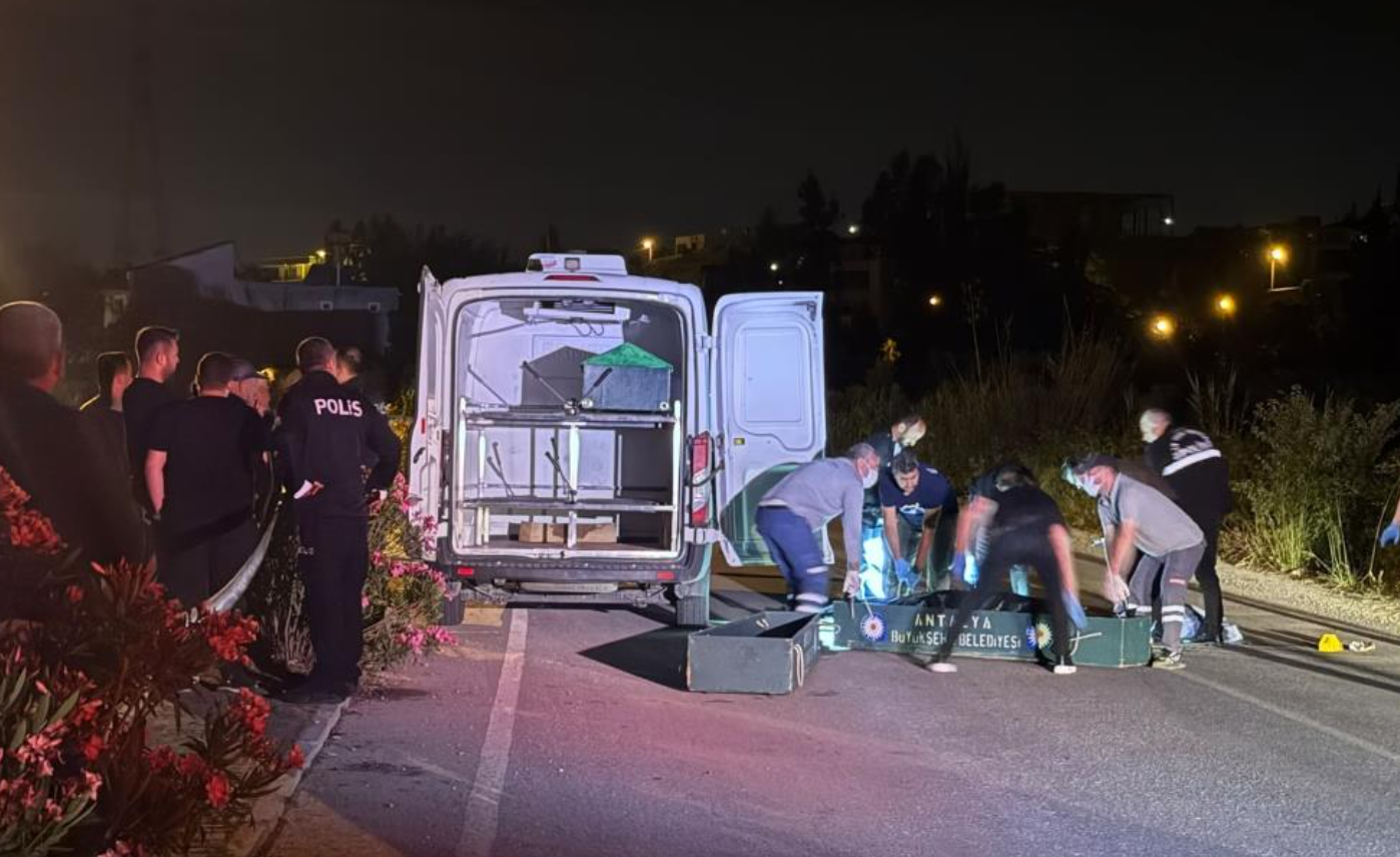 Antalya’da 3 kişinin öldüğü selektör cinayeti kamerada!