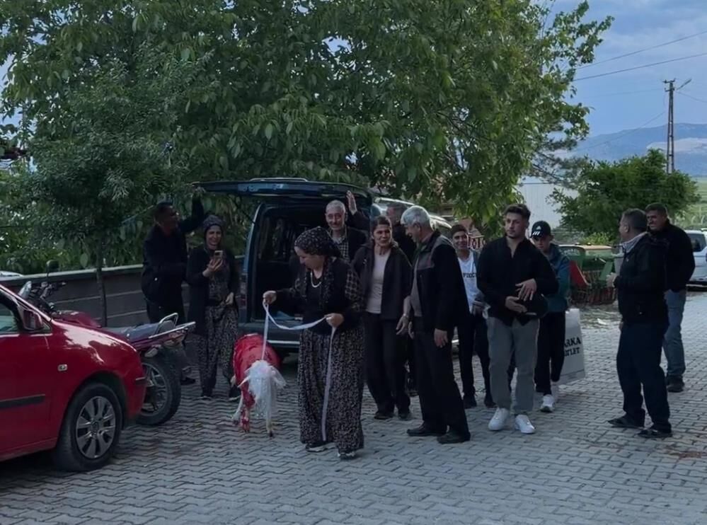 Askerdeki damattan nişanlısına hediye koç