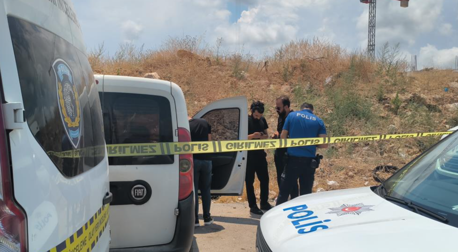 Antalya'da bir kişi araç içince ölü bulundu!