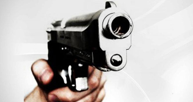 Emekli polis kız arkadaşını tabancayla vurarak öldürdü