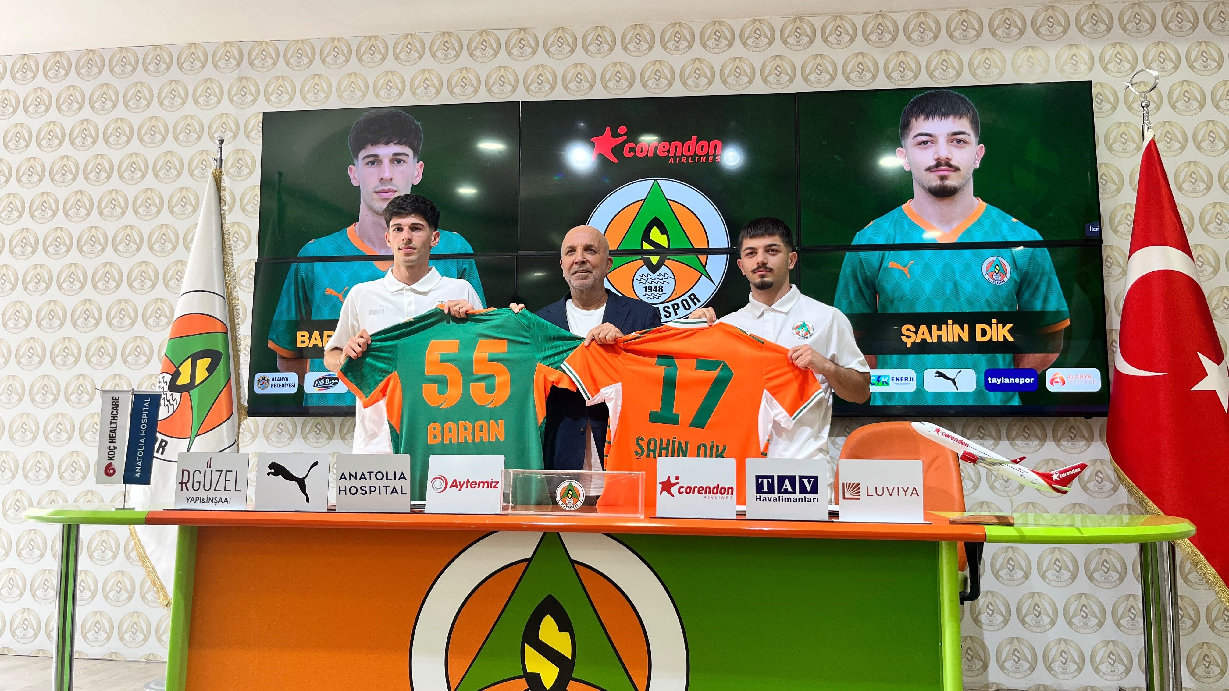 Alanyaspor'dan orta sahaya çifte takviye