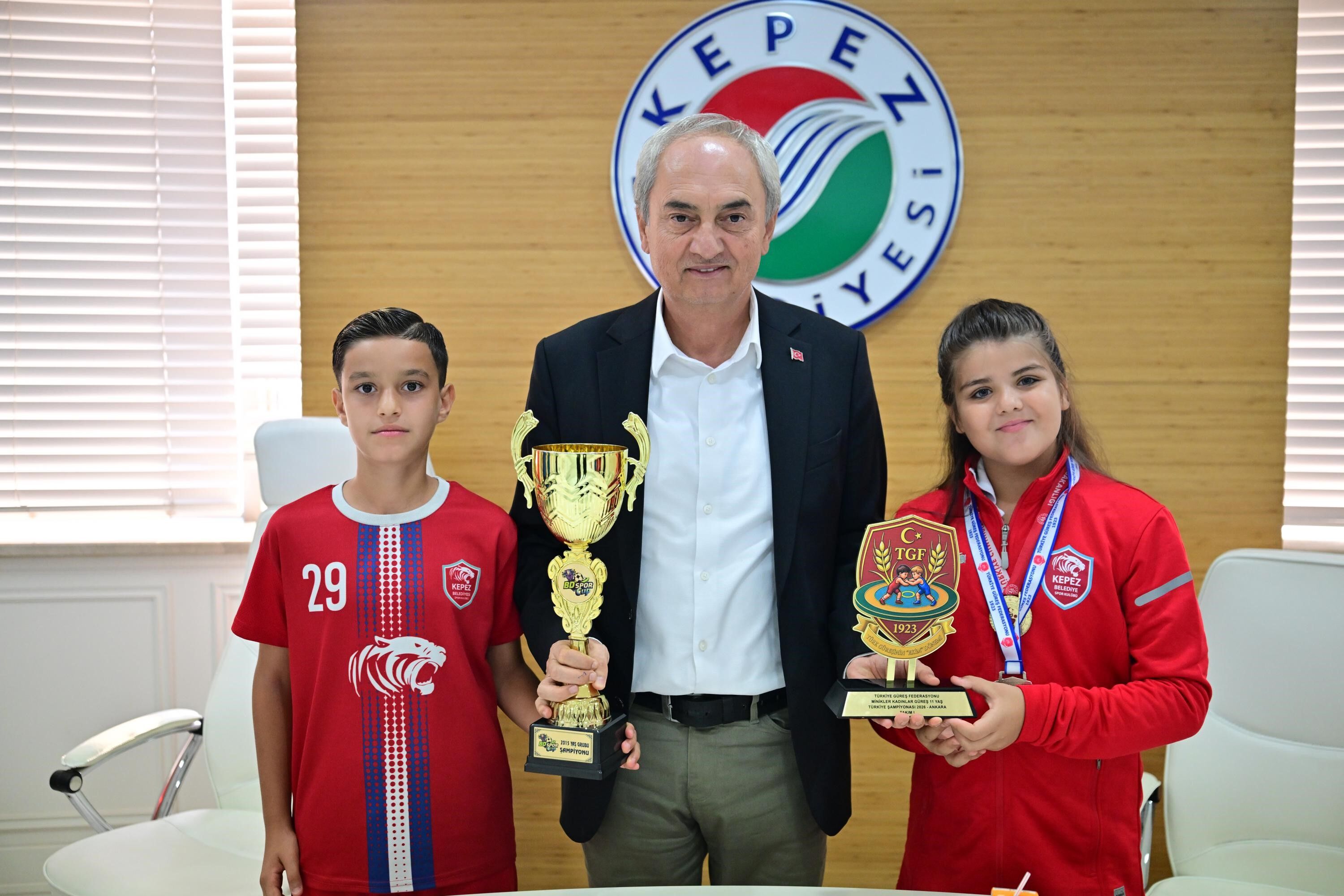 Kocagöz, genç şampiyonları ağırladı