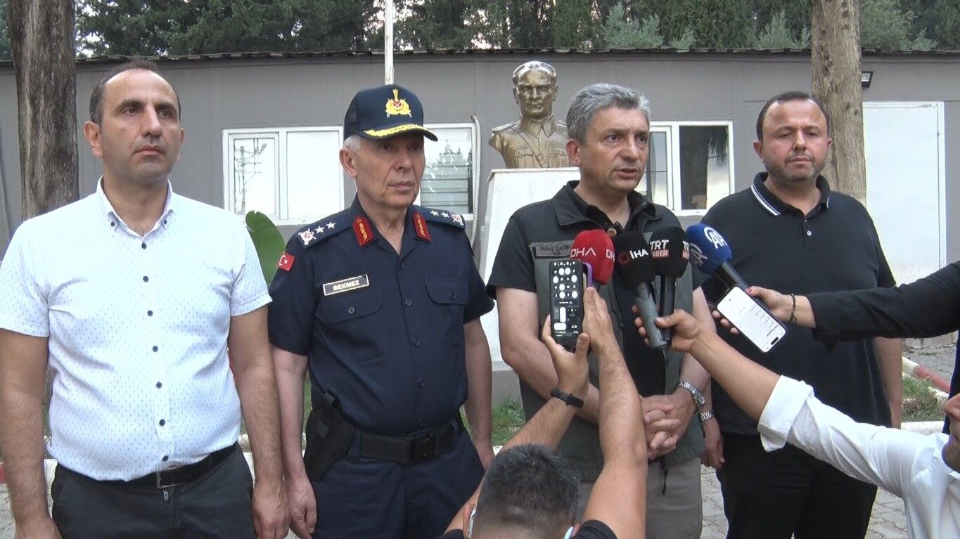 Antalya Valisi Şahin: "Aksu yangını devam ediyor, Kumluca yangınının enerjisi düşürüldü"